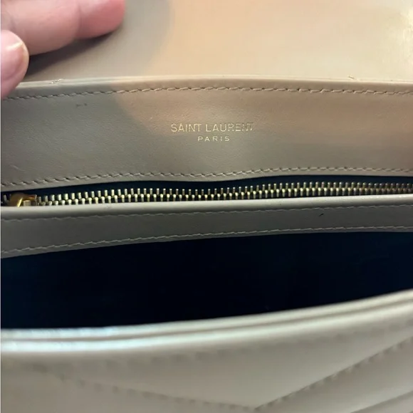 SAINT LAURENT

Calfskin Y Quilted Monogram Toy Loulou Crossbody Bag Dark Beige - Picture 4 of 11